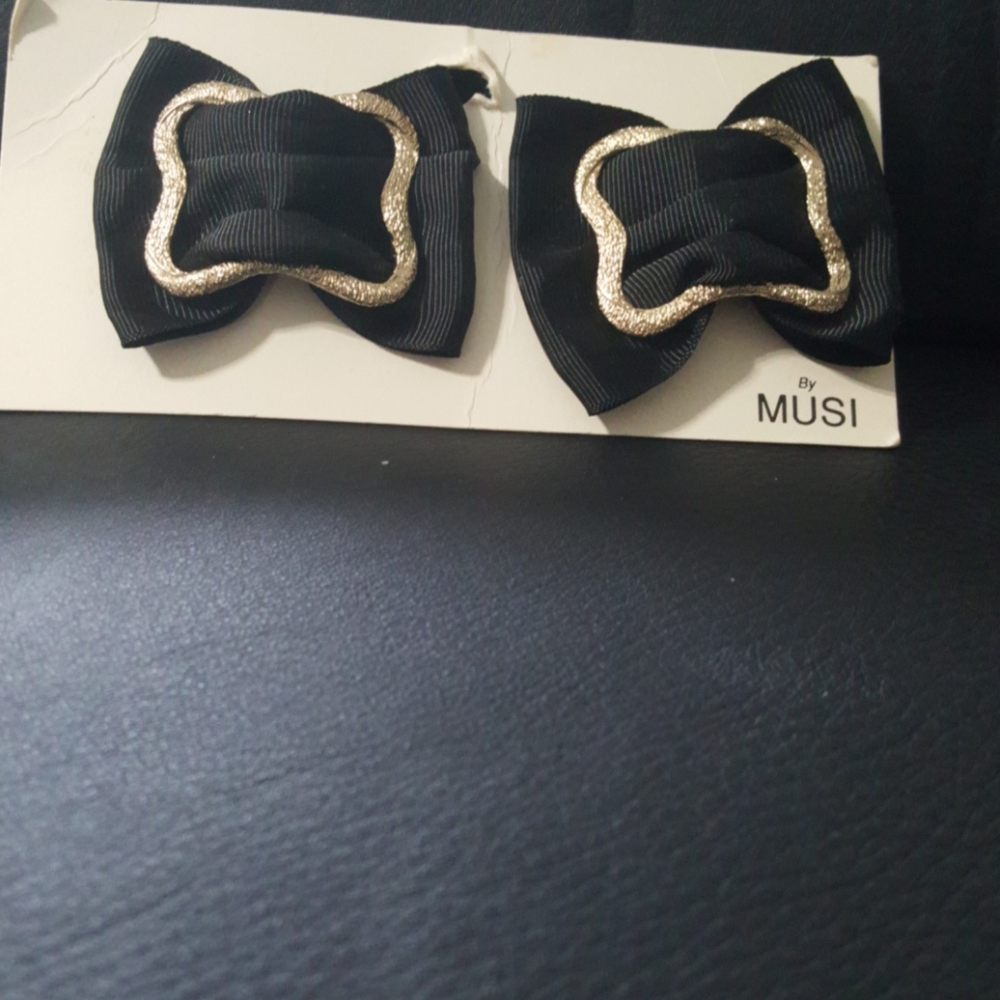 Musi. Black faille. Ribbed bow w/ gold buckle.